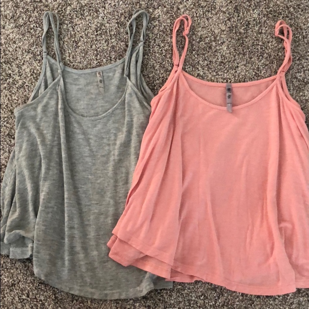 🍾Both for $8! Simple high low flowy crop top!